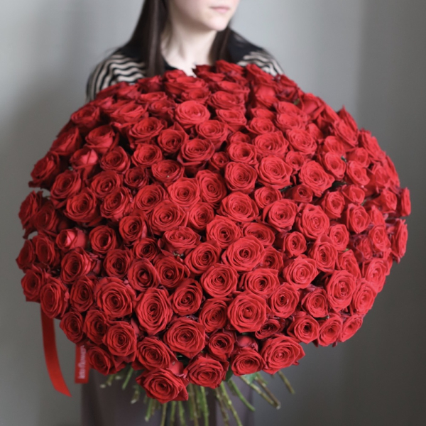 Букет из красных роз -  151 роза 