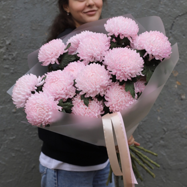 Букет из крупных розовых хризантем -  19 хризантем 