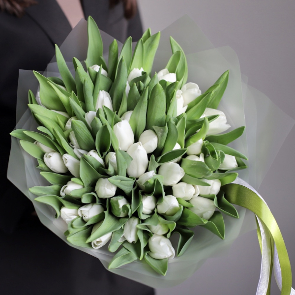 Букет из белых тюльпанов -  49 тюльпанов 