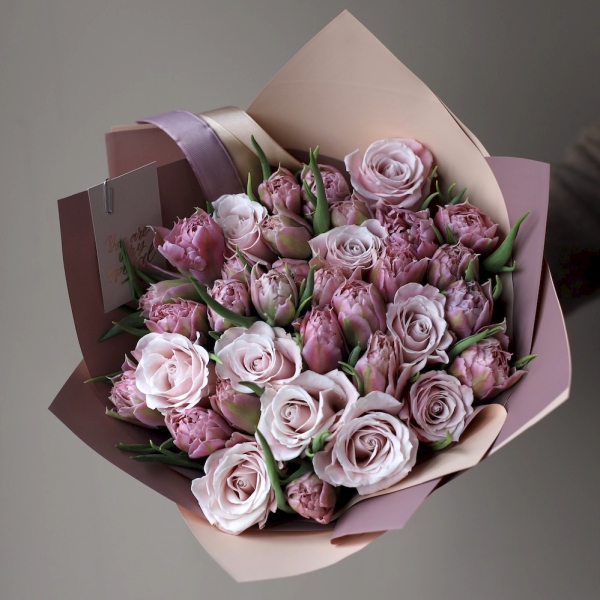 Букет из роз и тюльпанов - Размер S