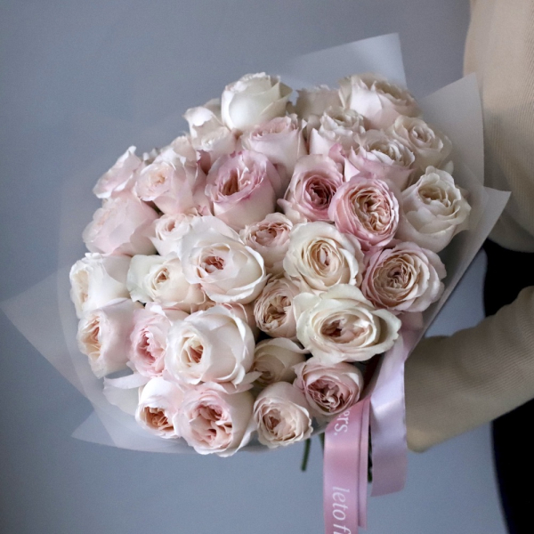 Букет из пионовидных роз Дэвида Остина Кейра - 35 роз