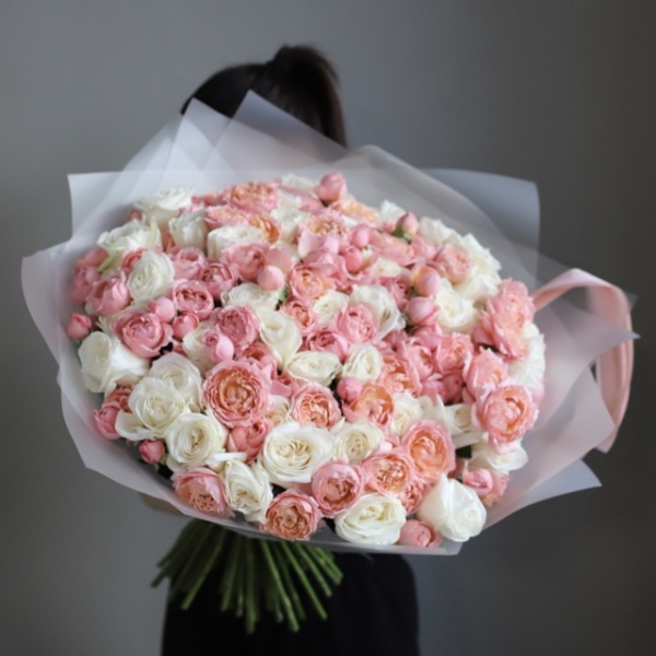 Букет из пионовидных роз и кустовых роз - Размер XL