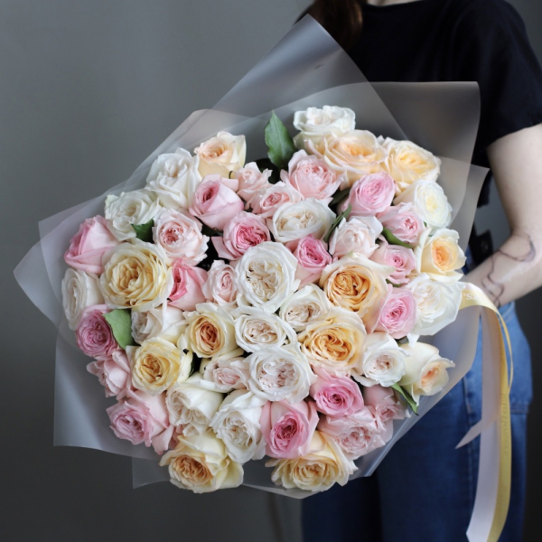 Букет из пионовидных роз разных сортов -  47 роз 