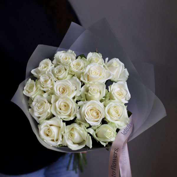 Букет из белых роз - 19 роз
