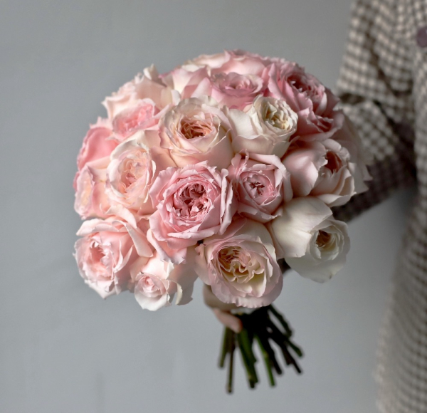 Букет невесты из пионовидных роз разных сортов -  Размер M 