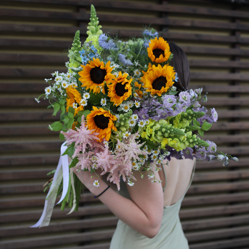 Букет из высоких полевых цветов - заказать доставку цветов в Москве от LetoFlowers