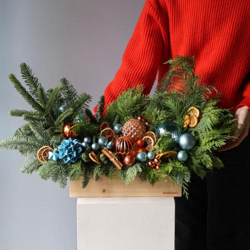Новогодняя композиция в деревянном ящике, гамма "Голубой Апельсин" -  Размер L 