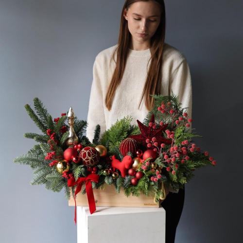 Новогодняя композиция в деревянном ящике, гамма "Красно-золотая" -  Размер L