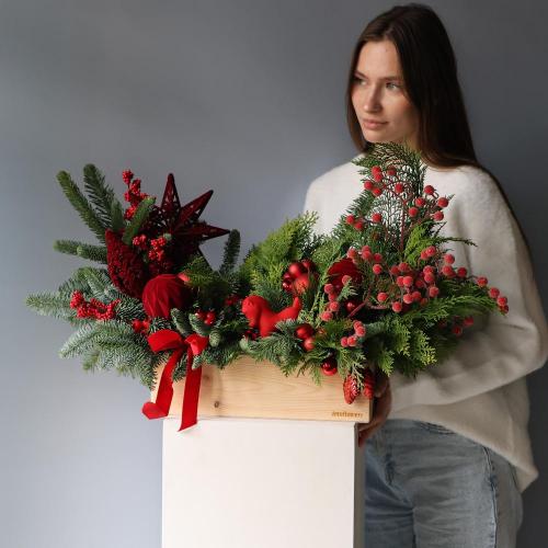 Новогодняя композиция в деревянном ящике, гамма  "Красный бархат" -  Размер L 