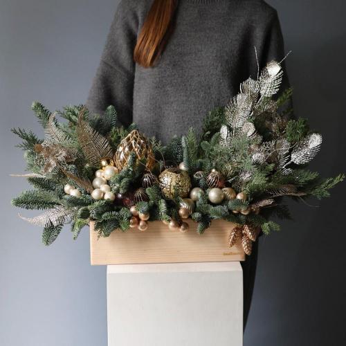 Новогодняя композиция в деревянном ящике, гамма "Брызги шампанского" -  Размер L