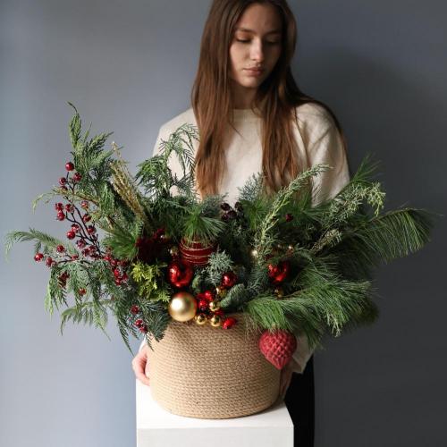 Новогодняя корзина, гамма "Красно-золотая" -  Размер M