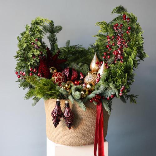 Новогодняя корзина, гамма "Красно-золотая" -  Размер M