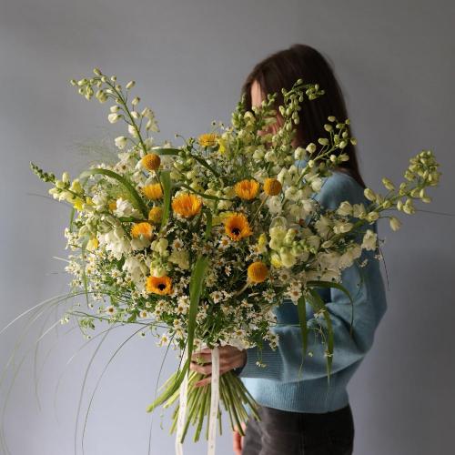 Авторский букет Полевой из сезонных цветов -  Размер L 