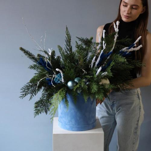 Новогодняя композиция в шляпной коробке "Заяц Русак" - Размер M 