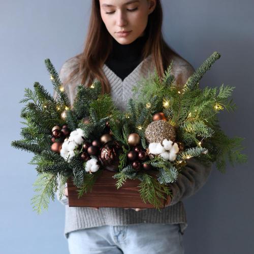 Новогодняя композиция в ящике, гамма "Кофе с корицей" -  Размер L с Гирляндой 