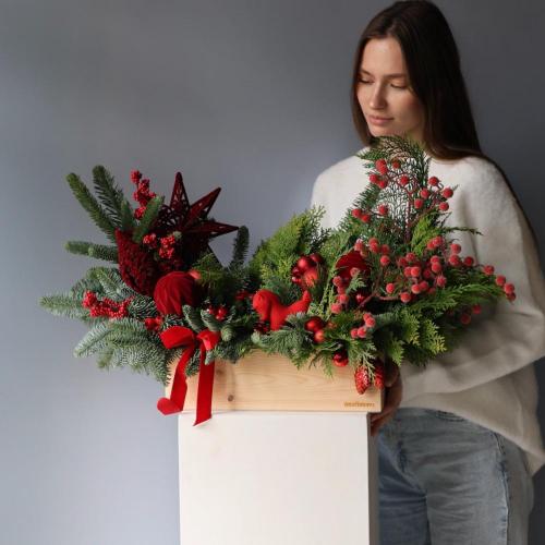 Новогодняя композиция в деревянном ящике, гамма  "Красный бархат" -  Размер L 
