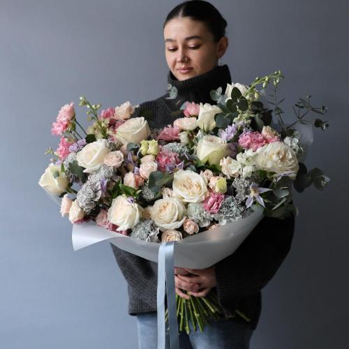 Авторский букет Акварельный из сезонных цветов -  Размер M