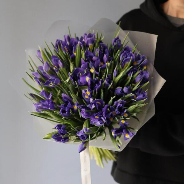 Букет из ирисов - 99 ирисов