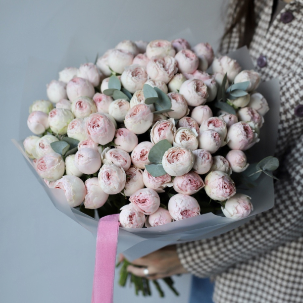 Букет из кустовых пионовидных роз Менсфилд Парк - 25 роз