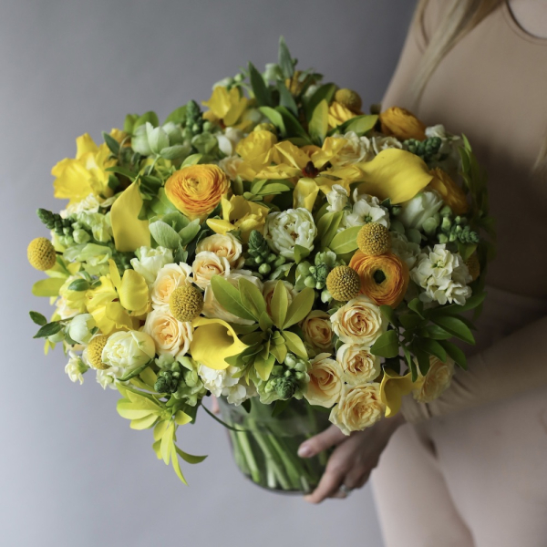 Букет из сезонных цветов в вазе Солнечный - Размер XL