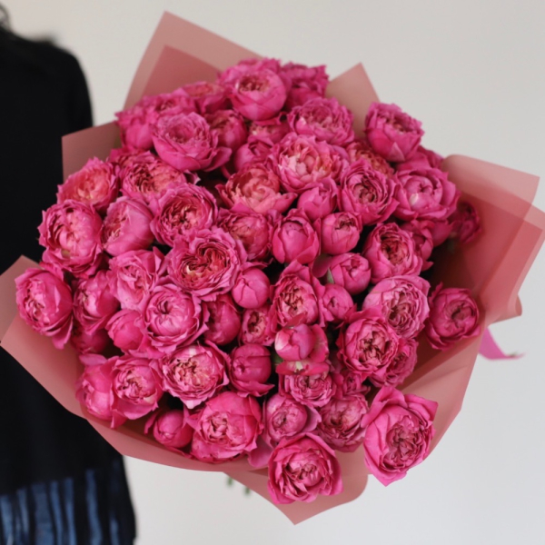 Букет из кустовых пионовидных роз Джульета Черри - 19 кустовых роз