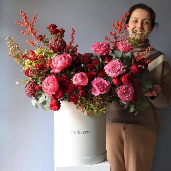 Авторский букет в шляпной коробке Ягодный - Размер 2XL