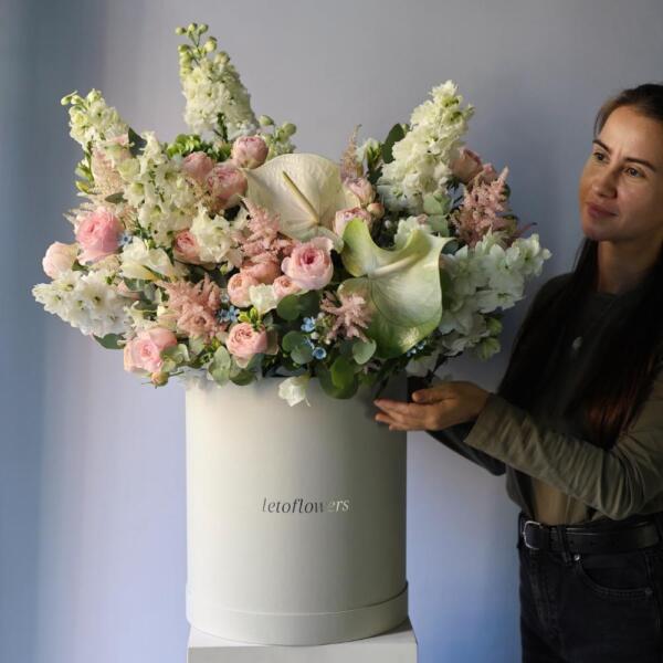 Авторский букет в шляпной коробке Акварельный - Размер 2XL