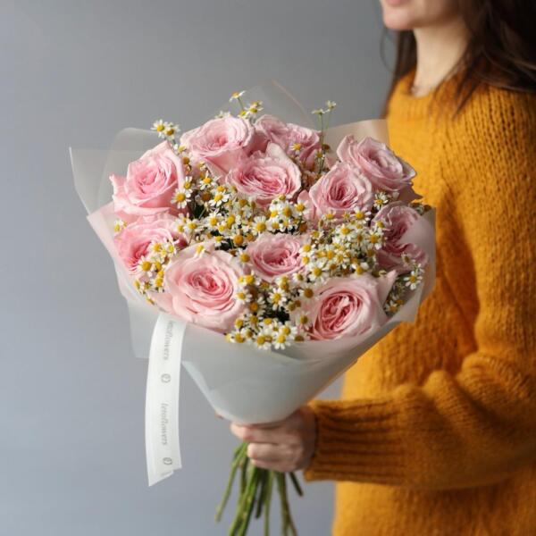 Букет из роз Охара и ромашек - Размер S