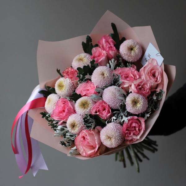 Букет из пионовидных роз и хризантем - Размер M