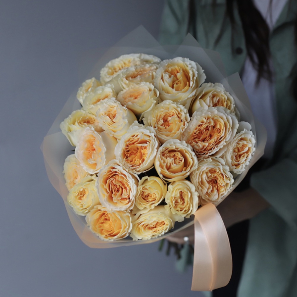 Букет из пионовидных роз Дэвида Остина Беатрис - 23 розы