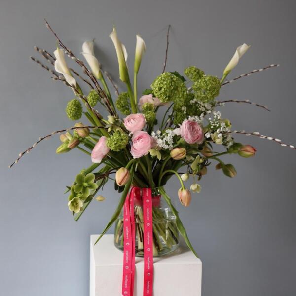 Букет "Весна гуляет по дворам" - Размер M в вазе