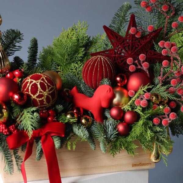 Новогодняя композиция в деревянном ящике, гамма "Красно-золотая" - Размер L