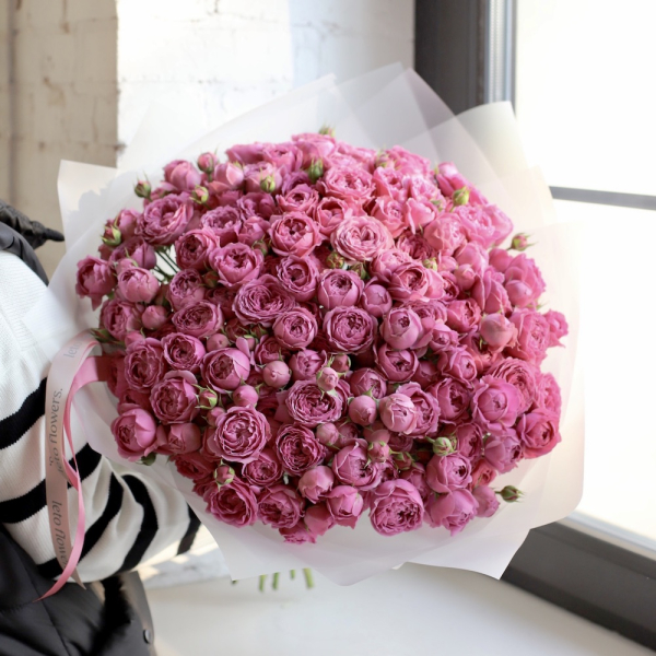 Букет из кустовых пионовидных роз Мисти Баблс - 49 кустовых роз