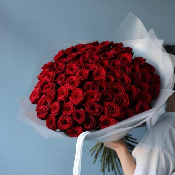 Букет из красных роз - 69 роз