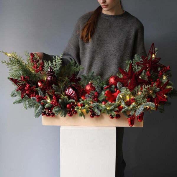 Новогодняя композиция в деревянном ящике, гамма  "Красный бархат" - Размер XL с Гирляндой