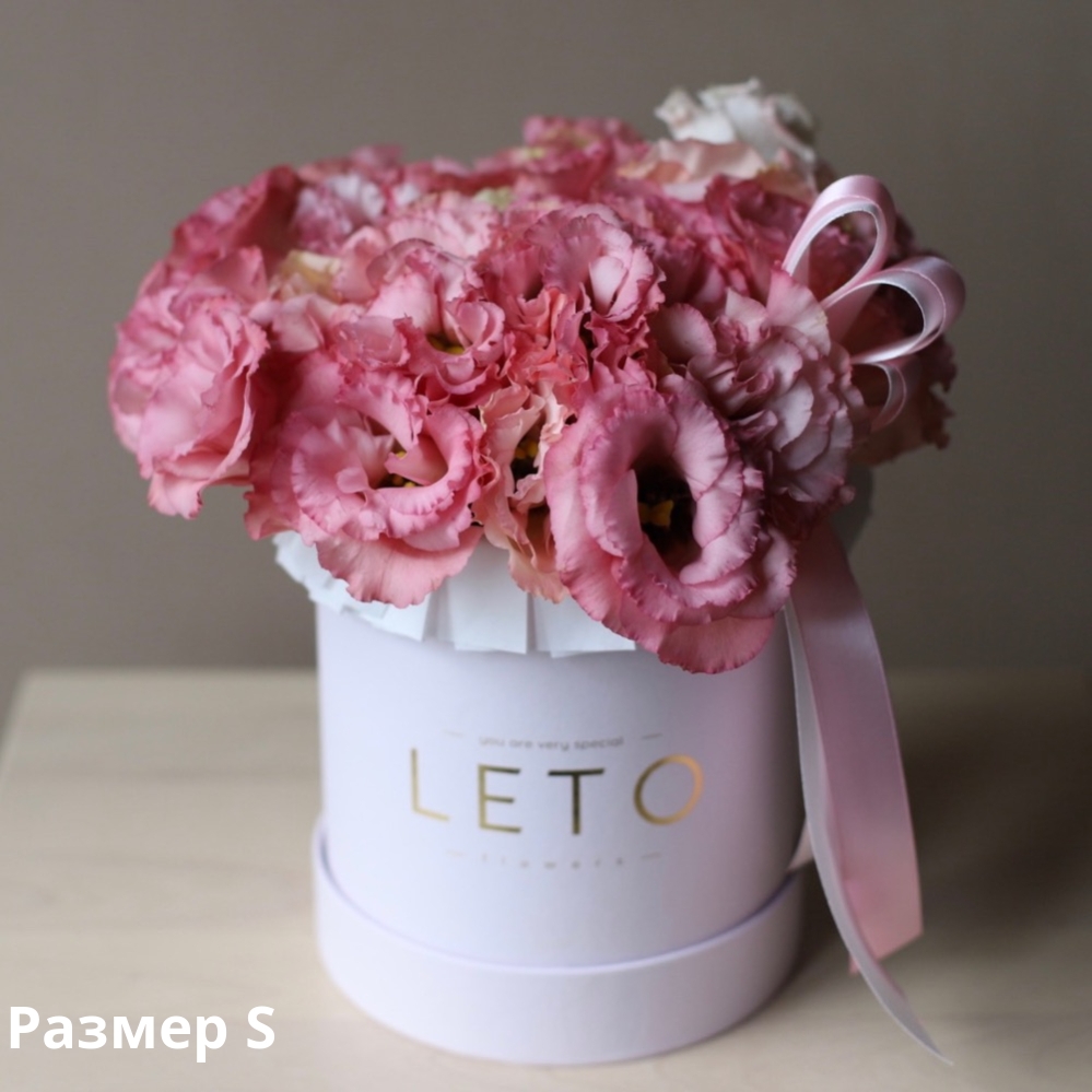 Букет из эустомы в шляпной коробке - заказать доставку цветов в Москве отLeto Flowers