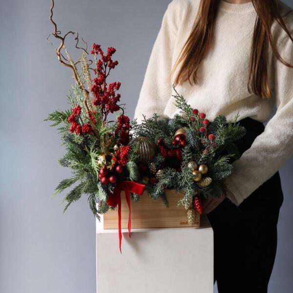 Новогодняя композиция в деревянном ящике, гамма "Красно-золотая" - Размер M