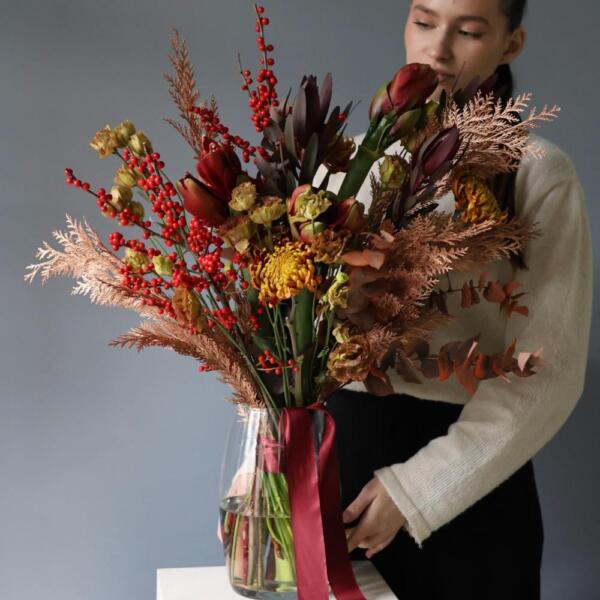 Букет из сезонных цветов в вазе Осенний - Размер L