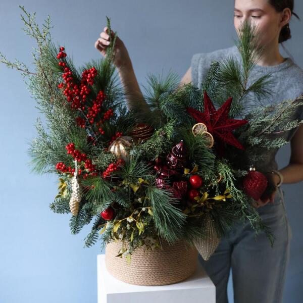 Новогодняя корзина, гамма "Красно-золотая" - Размер M