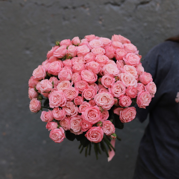 Букет из кустовых пионовидных роз Мадам Бомбастик -  29 кустовых роз 