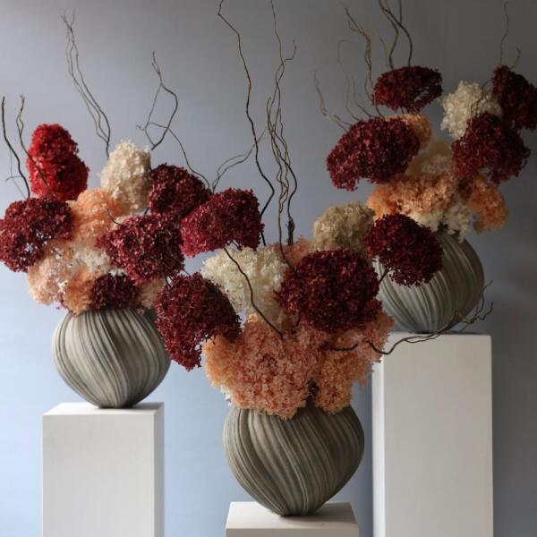 Композиция из стабилизированных гортензий в кашпо