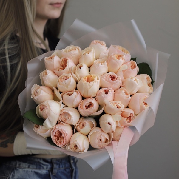 Букет из пионовидных роз Дэвида Остина Джульета - 35 роз