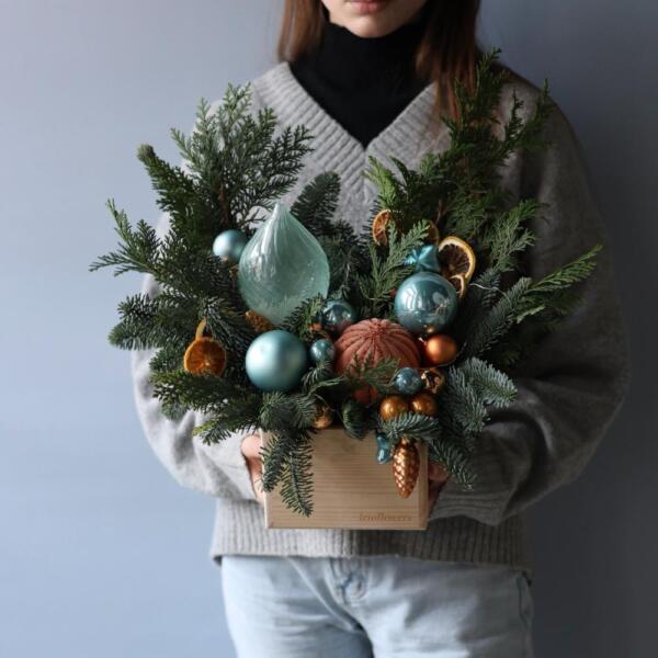 Новогодняя композиция в ящике, гамма "Голубой Апельсин" - Размер S