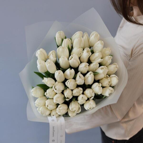 Букет из белых тюльпанов - 49 тюльпанов