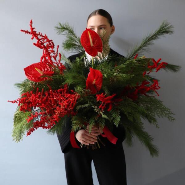 Зимний букет "Красный бархат" -  Размер M