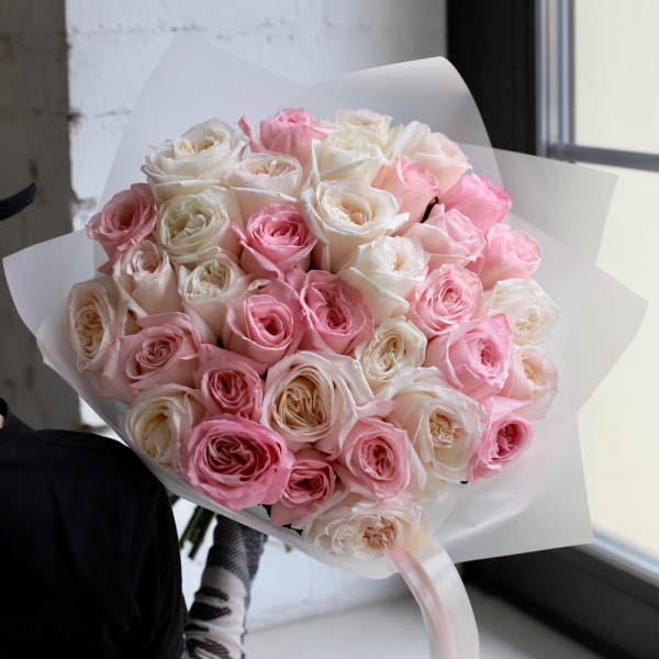 Букет из пионовидных роз разных сортов - 35 роз