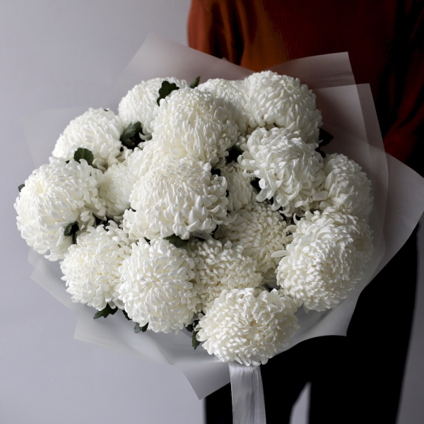 Букет из крупных белых хризантем - 19 хризантем
