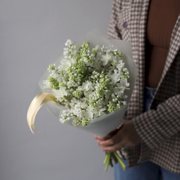 Букет из сирени и нарциссов - Размер S