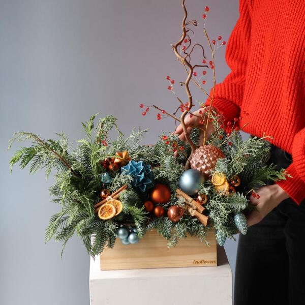 Новогодняя композиция в деревянном ящике, гамма "Голубой Апельсин" - Размер M