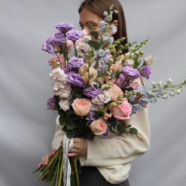 Авторский букет Акварельный из сезонных цветов - Размер M